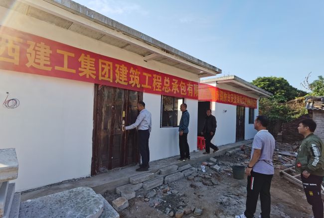 調(diào)研組考察現(xiàn)場(chǎng)1。林磊 攝.jpg